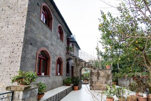 Property grounds - Sea view Rooftop Apartment with Jacuzzi & Garden (Sorrento)