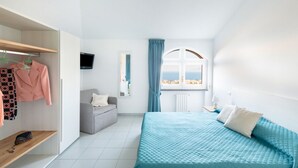 Room - Sea view Rooftop Apartment with Jacuzzi & Garden (Sorrento)