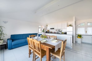 Dining - Sea view Rooftop Apartment with Jacuzzi & Garden (Sorrento)