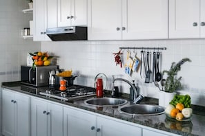 Private kitchen - Sea view Rooftop Apartment with Jacuzzi & Garden (Sorrento)
