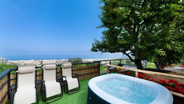Terrace/patio - Sea view Rooftop Apartment with Jacuzzi & Garden (Sorrento)