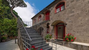 Exterior - Sea view Rooftop Apartment with Jacuzzi & Garden (Sorrento)