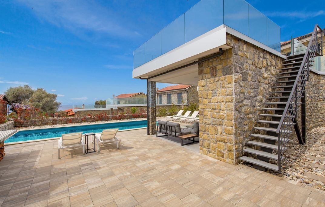 Piscina all'aperto, una piscina riscaldata