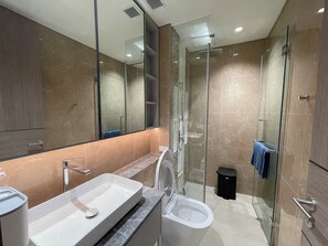 Deluxe Apartment, 2 Bedrooms, Lake View | Bathroom | Shower, free toiletries, hair dryer, slippers - BeVista Metropole Thu Thiem (Ho Chi Minh City)