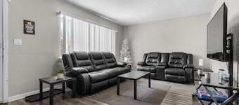 Game House with Pool Table, Arcades and 3 Beds