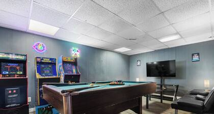 Game House with Pool Table, Arcades and 3 Beds