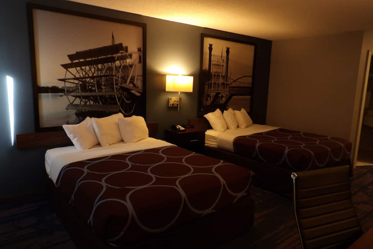 Standard Room, 2 Katil Ratu (Queen), Non Smoking | Meja, Wi-fi percuma