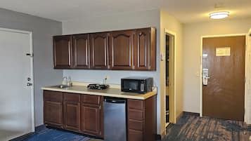 Estúdio, 1 cama King, cozinha americana | 1 quarto, escrivaninha, Wi-Fi de cortesia