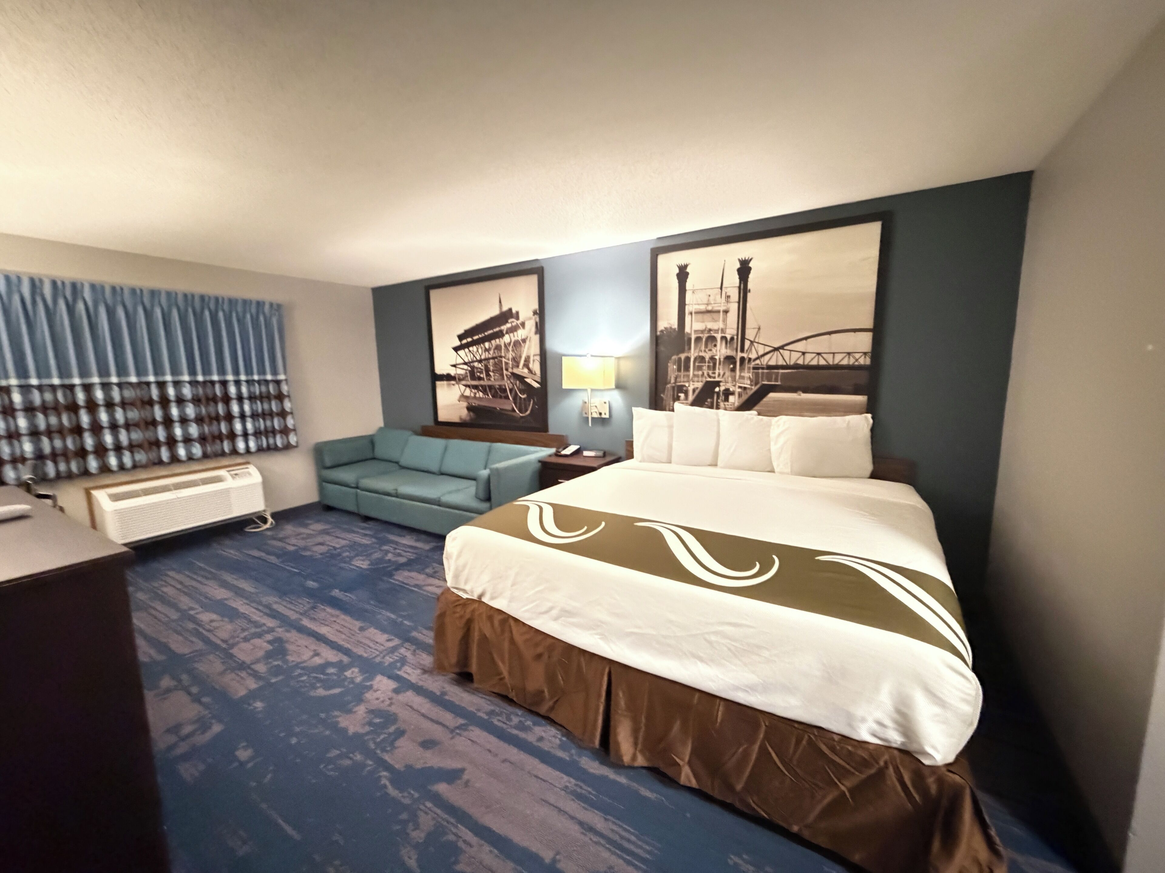 Studio Suite, 1 King Bed with Sofa bed | Desk, free WiFi, bed sheets