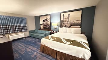 Comfort Studio Suite, 1 King Bed with Sofa bed | Desk, free WiFi, bed sheets