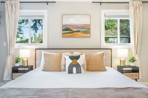 5 bedrooms, desk, iron/ironing board, travel cot - Family / King Bed / BBQ / Fire Pit / Mins to City (Shoreline)