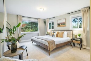 5 室のベッドルーム、デスク、アイロン / アイロン台、旅行用ベビーベッド