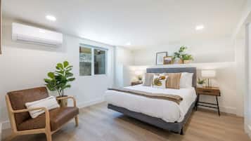 4 bedrooms, desk, iron/ironing board, travel crib