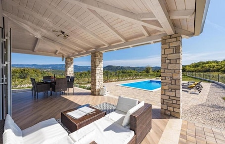 Villa | Pool | Indoor pool, outdoor pool