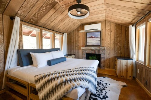Anasazi Cabin Suite – Private Jacuzzi & Fire Pit!