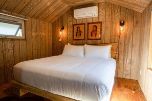 Desk, WiFi, bed sheets