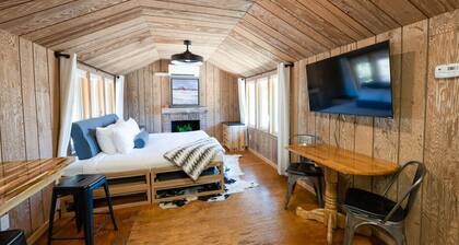 Anasazi Cabin Suite – Private Jacuzzi & Fire Pit!