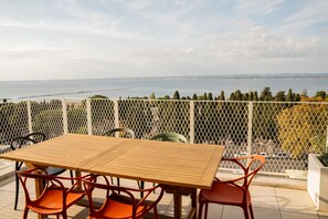 Outdoor dining - Superbe appartement en Duplex pour 8 personnes (Sète)