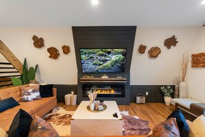 Smart TV, fireplace