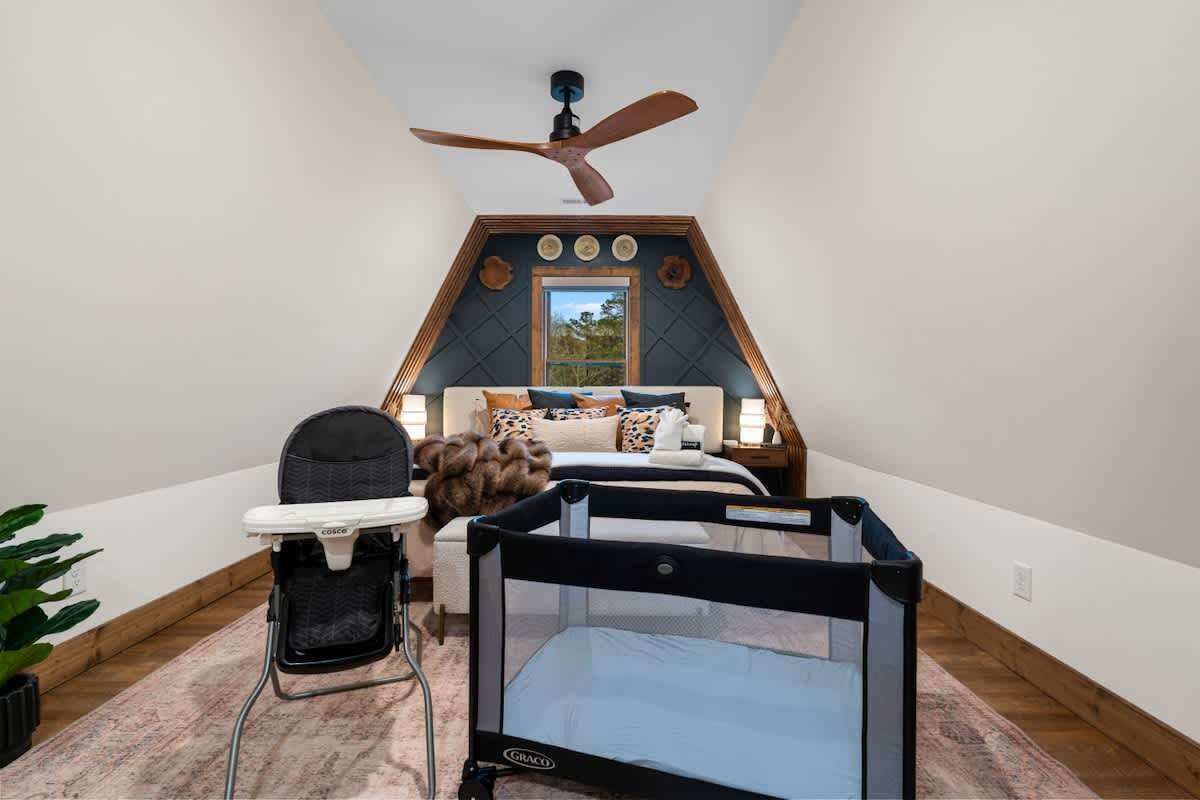 3 bedrooms, iron/ironing board, travel crib, free WiFi