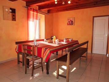 Table, Furniture, Wood, Building, Interior Design, Window, Flooring, Hall, Floor, Door