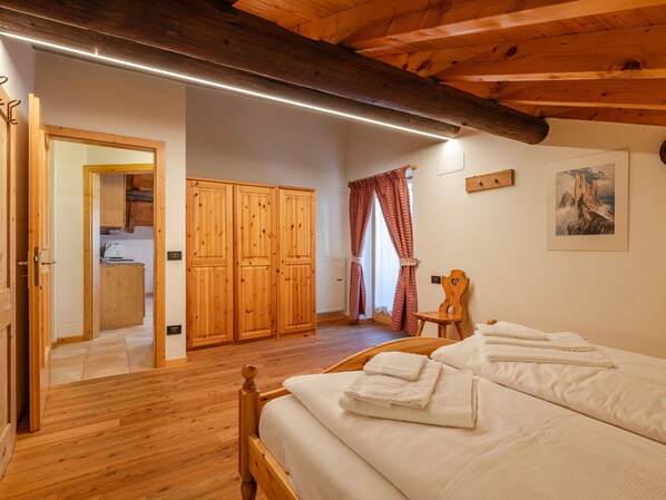 1 bedroom, travel cot, free WiFi