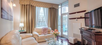 Rivetstays - The Yonge Grand Suites