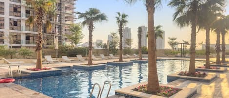 حمام سباحة