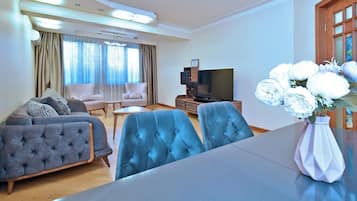 Comfort Apartment, Balcony, City View | Living area