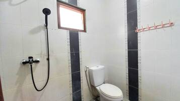 Standard House | Bathroom | Shower, free toiletries, slippers, bidet
