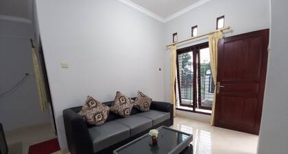 Homestay Syariah Dekat Monjali dan JCM by Simply Homy