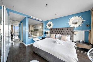 1 bedroom, desk, iron/ironing board, WiFi - Cozy Waterfront Stay with Balcony, Kitchen & Smart TV (Al Jaddaf)