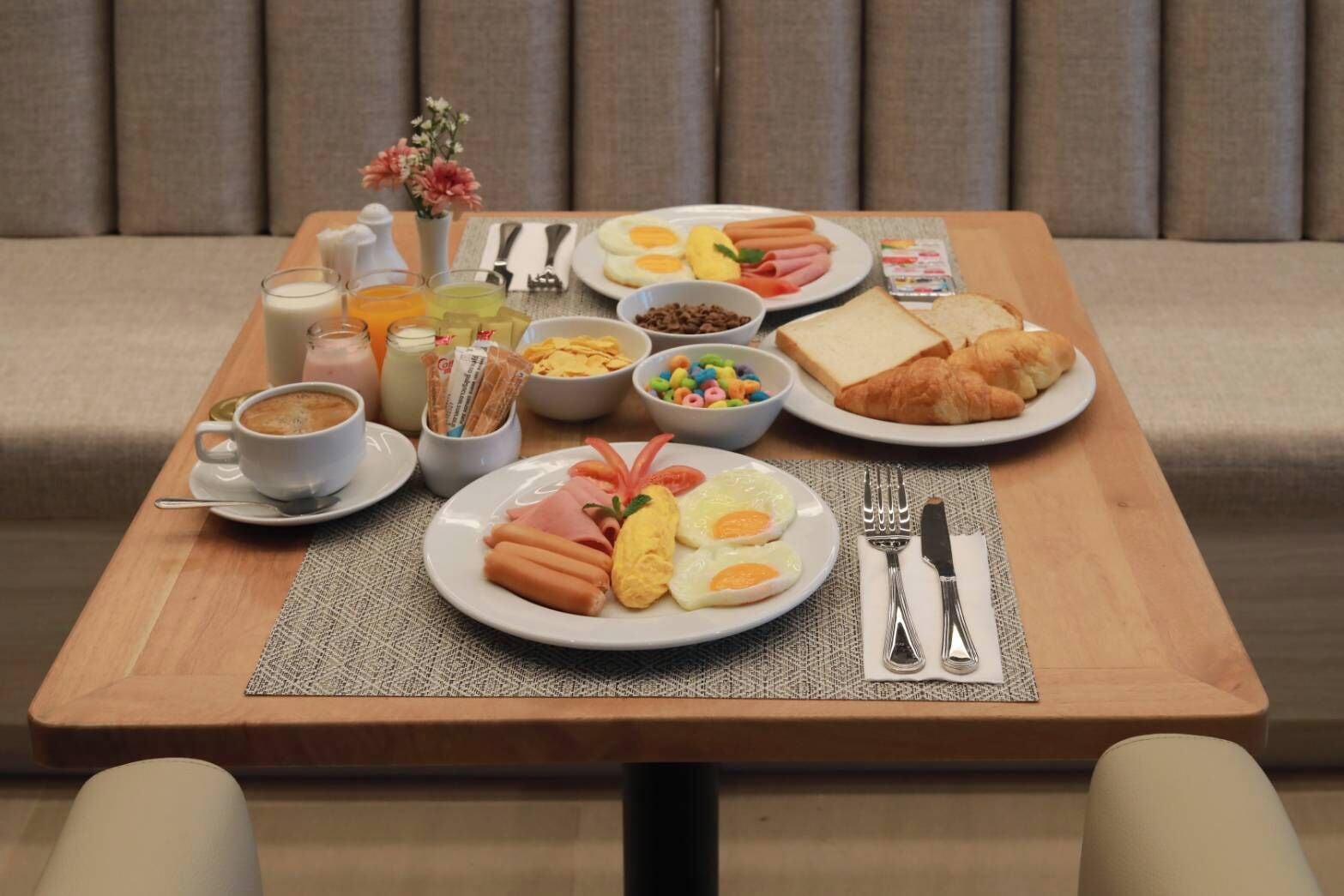 Daily buffet breakfast (THB 900 per person)