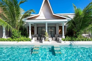 A modern house with a pool, surrounded by palm trees and greenery. - Lalynn Resort & Villas, Phuket (Thep Krasattri)