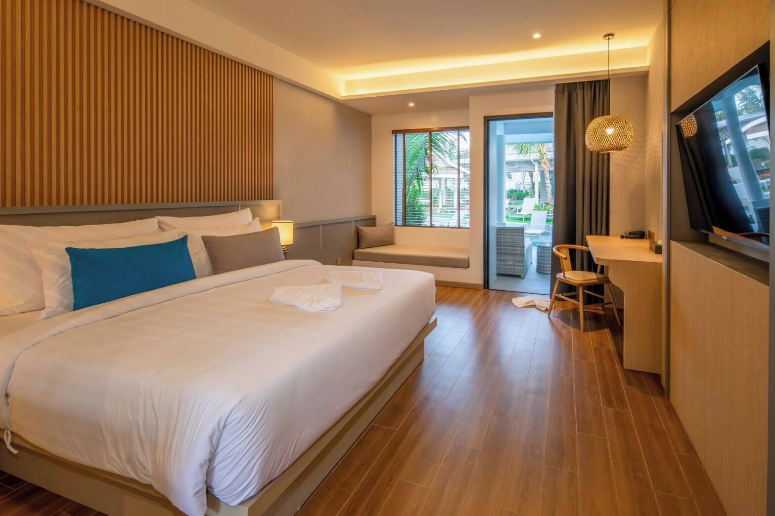 Escritorio, wifi gratis y ropa de cama 