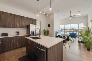 Interior - Sleek loft style 2BR I Gym I Parking I Workspace (Dallas)