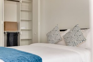 2 bedrooms, desk, iron/ironing board, WiFi