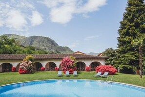 Seasonal outdoor pool - Garni Elena (Losone)