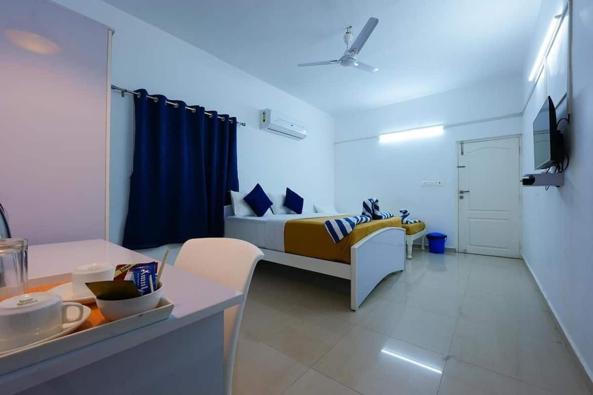 Premium bedding, blackout drapes, free WiFi, bed sheets