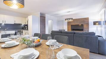Apartment | Dining