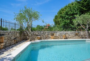 Villa | Alberca | Alberca techada y alberca al aire libre