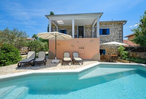 Villa | Exterior