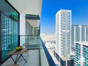Outdoor dining - City Views & Comforts at Binghatti Emerald (Dubai)