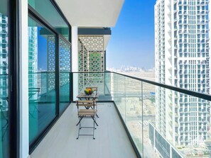 Outdoor dining - City Views & Comforts at Binghatti Emerald (Dubai)