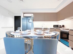 Apartment (3 Bedrooms) | In-room dining