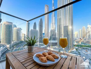 Apartment (3 Bedrooms) | Balcony