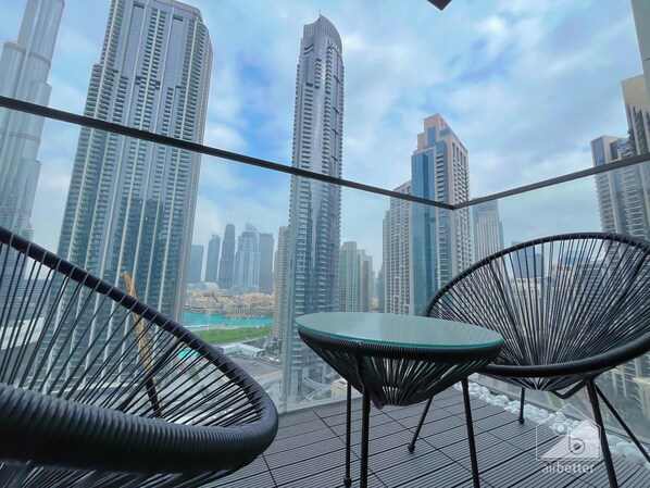 Outdoor dining - Burj Crown Luxury 3bedroom Balcony & View (Dubai)