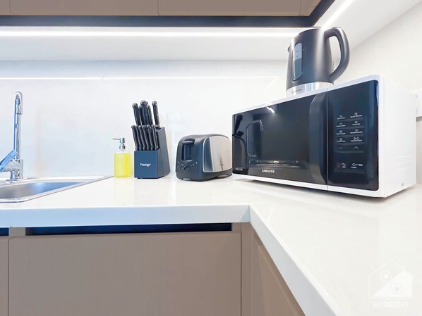 Apartamento (4 Bedrooms) | Cozinha privada | Micro-ondas, fogão, cooktop, chaleira elétrica