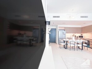 Apartment (4 Bedrooms) | In-room dining - Luxury Burj Crown 4bedroom Balcony & Downtown View (Dubai)