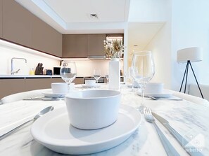 Apartamento (4 Bedrooms) | Servicio de comidas en la habitación